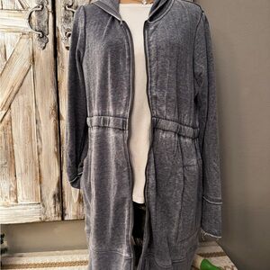 Adorable Evy's Tree Heathered Gray Hooded longer length sweatshirt!